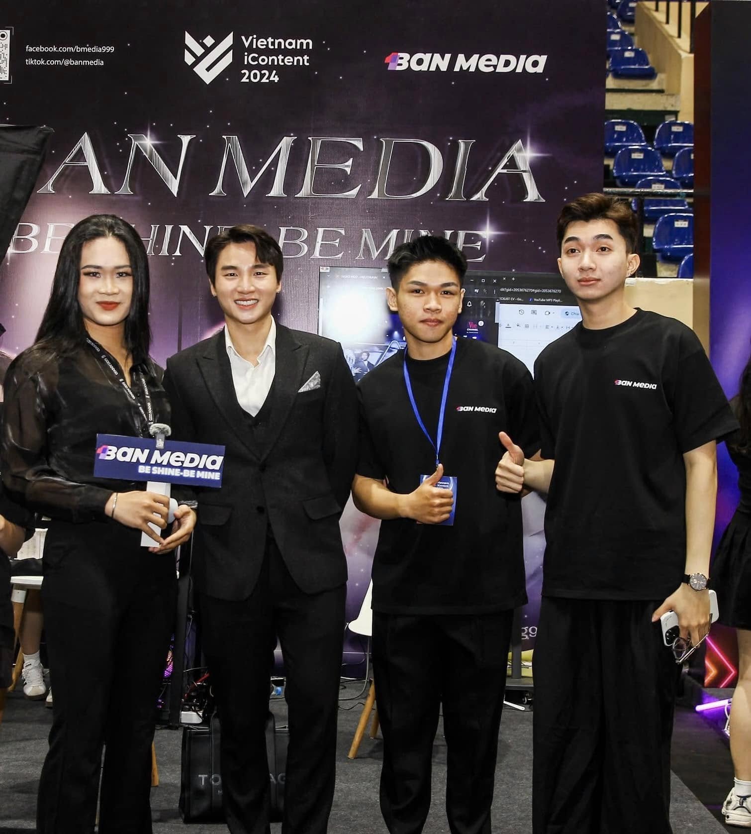 Đội ngũ và khách mời tại gian hàng BM ENTERTAINMENT